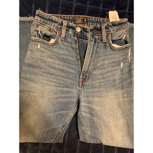 Zoe Natural Rise Ankle Straight Abercrombie Jeans